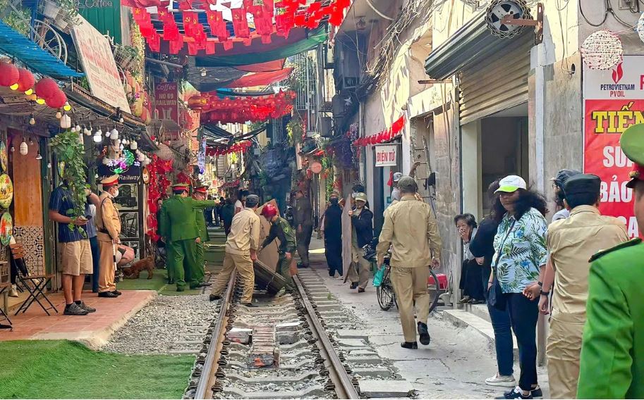 Hà Nội: Quyết liệt xử lý vi phạm lấn chiếm hành lang an toàn tại 