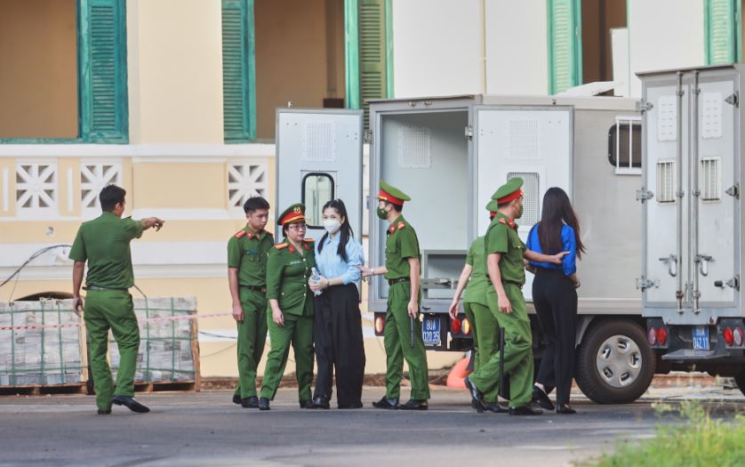 Hoa hậu Thùy Tiên, Hằng Du Mục, Quang Linh Vlogs bị đề nghị 2 năm đến 2 năm 6 tháng tù